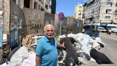 Seyhan&rsquo;da &ccedil;&ouml;p konteynerleri taştı, cadde ve sokaklar &ccedil;&ouml;ple doldu
