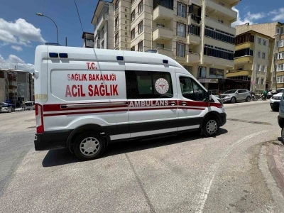 Seyir halinde motosiklet devrilirken, sürücüsü yaralandı
