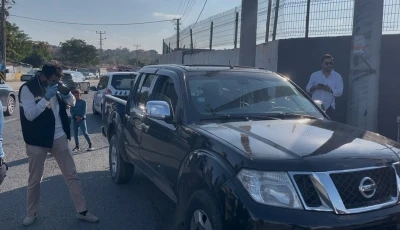 Seyir halindeki arabayı kurşun yağmuruna tuttular
