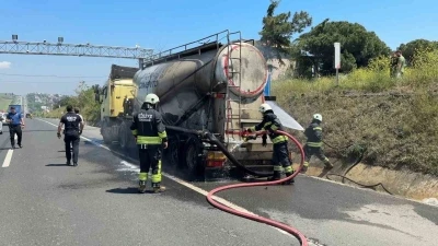 Seyir halindeki beton y&uuml;kl&uuml; kamyon alevlere teslim oldu
