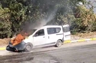 Seyir halindeki kamyonet alev alev yandı
