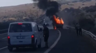 Seyir halindeki kamyonet alev topuna döndü: 1 yaralı
