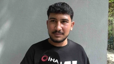 Seyir halindeki mikser, dönüş esnasında yolu betonla kapladı
