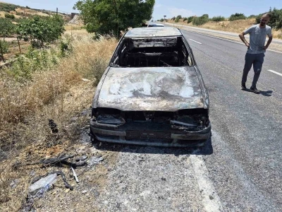 Seyir halindeki otomobil alev aldı
