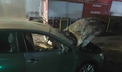 Seyir halindeki otomobil alev aldı
