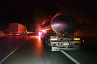Seyir halindeki tankerde yangın &ccedil;ıktı alevler ormana sı&ccedil;radı
