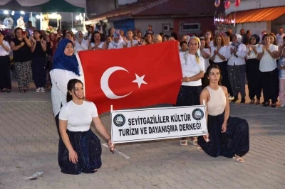 Seyitgazi&rsquo;deki Şalvar Gecesi&rsquo;nde renkli g&ouml;r&uuml;nt&uuml;ler
