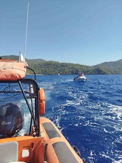 Şeytan adası açıklarında sürüklenen tekne kurtarıldı

