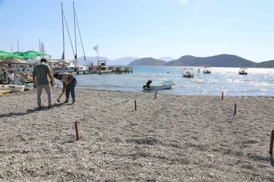 Sezon bitti, Marmaris Belediyesi plajları düzenlemeye başladı
