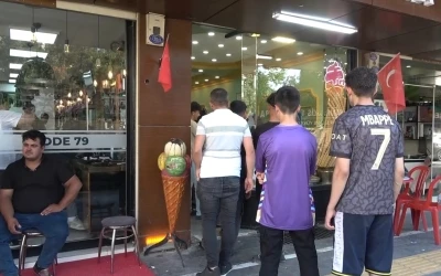 Sıcak havalarla dondurma satışları arttı, 3. kuşak dondurmacıda kuyruk oluştu
