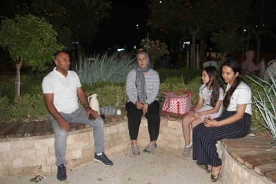 Sıcaktan bunalan vatandaşlar soluğu parklarda aldı
