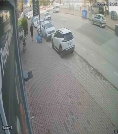 Şiddetli lodos tabelayı kopardı, facia kıl payı atlatıldı
