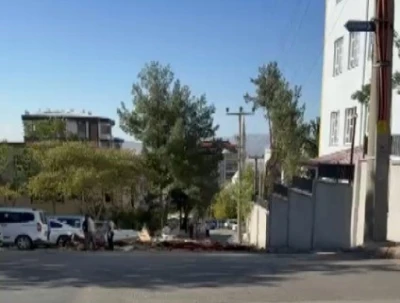 Şiddetli rüzgar okulun çatısını uçurdu
