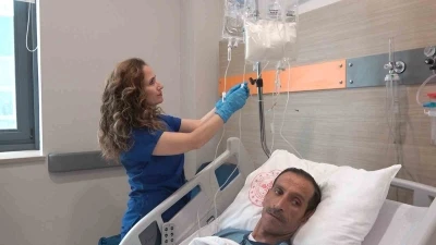 Sıdıka hemşire 25 yıldır hastalarına şefkatle yaklaşıyor
