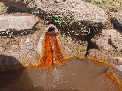 Şifalı suya ulaşmak isteyen vatandaşlar kilometrelerce yol yürüyor
