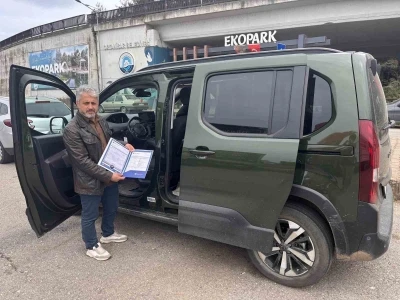 Sıfır aldığı aracı ekspertizde boyalı &ccedil;ıktı, yetkili servis iki farklı rapor verdi
