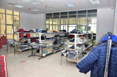 Siirt Emniyetinden 15 bin &ccedil;ocuğa &uuml;cretsiz giyim ve kırtasiye desteği
