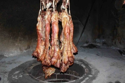 Siirt&rsquo;in tescilli lezzeti b&uuml;ryan kebabı iftar sofrasının vazge&ccedil;ilmezi oluyor
