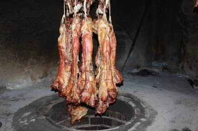 Siirt&rsquo;in tescilli lezzeti b&uuml;ryan kebabı iftar sofrasının vazge&ccedil;ilmezi oluyor