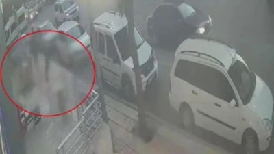 Siirt'te 21 aylık bebek balkondan d&uuml;şt&uuml;! O anlar kamerada