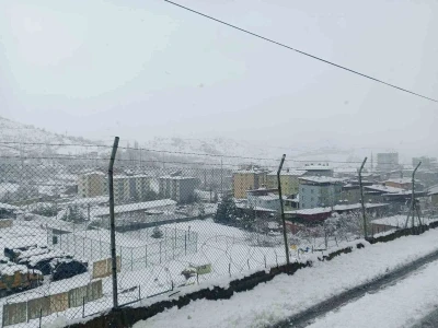 Siirt&rsquo;te 3 il&ccedil;ede eğitime kar engeli
