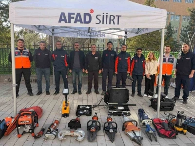 Siirt&rsquo;te AFAD ekipleri Deprem Haftası&rsquo;nda vatandaşları bilgilendirdi
