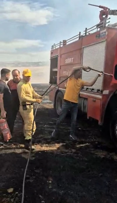 Siirt’te anız yangınına müdahale eden itfaiye aracı alevlere teslim oldu
