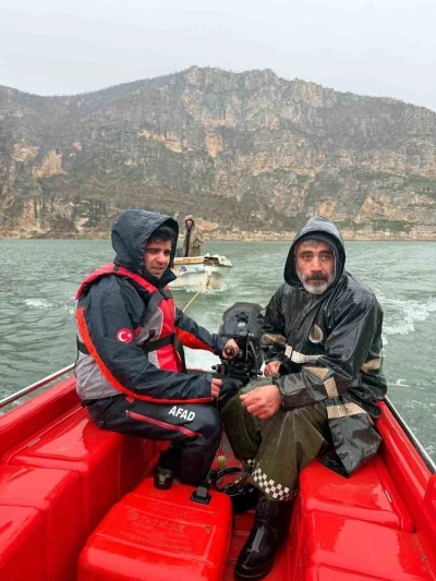Siirt&rsquo;te baraj g&ouml;l&uuml;nde mahsur kalan iki kişi kurtarıldı
