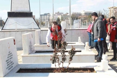 Siirt&rsquo;te bayram &ouml;ncesi şehitliklerde bakım, onarım ve temizlik seferberliği
