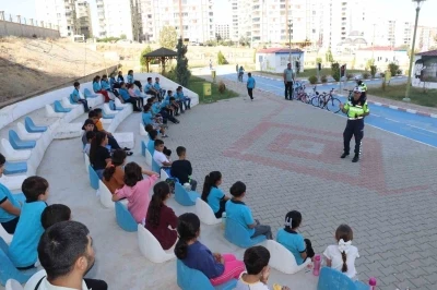 Siirt’te çocuklar trafik kurallarını eğlenerek öğreniyor
