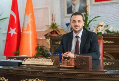 Siirt'te D&uuml;r&uuml;stl&uuml;ğ&uuml;yle &Ouml;ne &Ccedil;ıkan AK Parti İl Başkanı &Ouml;zturan, İstifa Etti