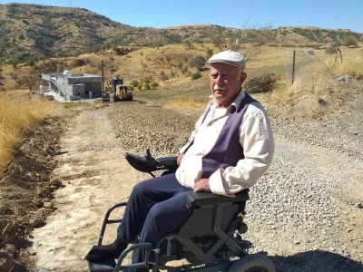 Siirt’te engelli vatandaş için bozuk olan yol düzeltildi
