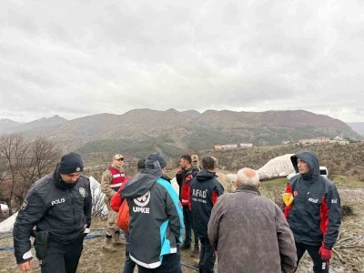 Siirt&rsquo;te fırtına 20 kişilik ailenin &ccedil;adırını yıktı
