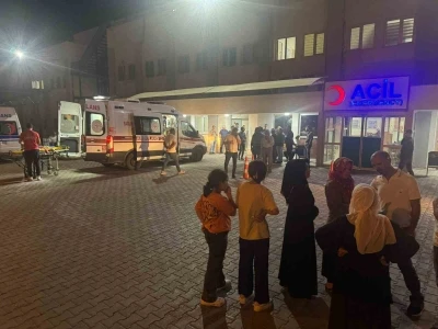 Siirt’te fıstık işçilerini taşıyan minibüs ile hafif ticari araç çarpıştı: 7 yaralı
