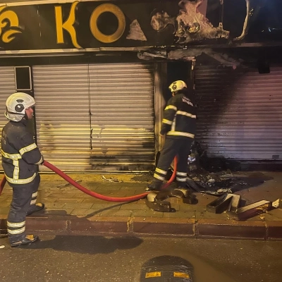 Siirt&rsquo;te Gece Yarısı Market Yangını! 1 Kişi Dumandan Etkilendi
