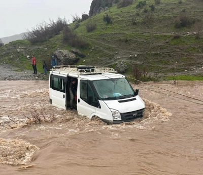 Siirt&rsquo;te Kalp Krizi Ge&ccedil;iren Vatandaş, Sel Nedeniyle Mahsur Kalan Ara&ccedil;ta Hayatını Kaybetti