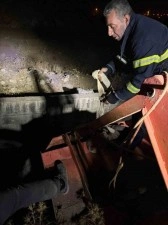 Siirt’te kanala düşen inek kurtarıldı