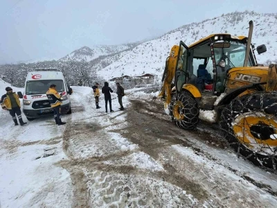 Siirt&rsquo;te kar nedeniyle mahsur kalan hastalar hastaneye ulaştırıldı
