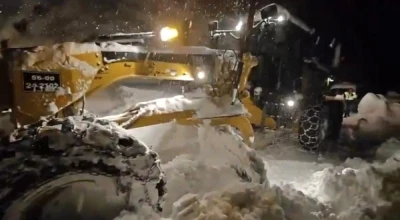 Siirt&rsquo;te kardan dolayı yolda kalan aile kurtarıldı, yeni doğan bebek hastaneye ulaştırıldı
