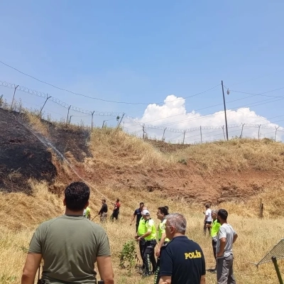 Siirt'te Kaynak Makinesinden &Ccedil;ıkan Kıvılcım Yangına Yol A&ccedil;tı