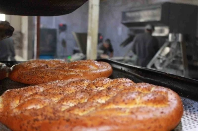 Siirt&rsquo;te &ouml;ğrenciler Ramazan&rsquo;da g&uuml;nl&uuml;k 7 bin ekmek &ccedil;ıkarıyor
