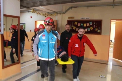 Siirt&rsquo;te &ouml;ğrencilerle deprem tatbikatı

