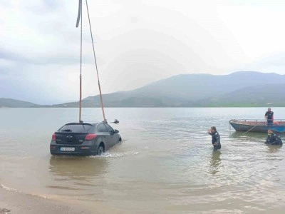 Siirt&rsquo;te otomobil baraj g&ouml;l&uuml;ne d&uuml;şt&uuml;