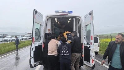 Siirt&rsquo;te otomobil ile kamyonet &ccedil;arpıştı: 2 &ouml;l&uuml;, 3 ağır yaralı
