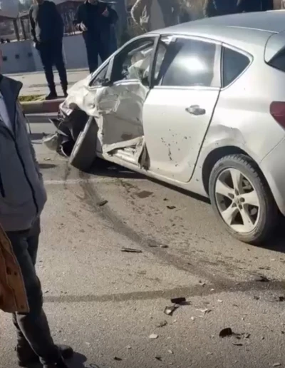 Siirt&rsquo;te otomobil ile kamyonet &ccedil;arpıştı: 2 yaralı
