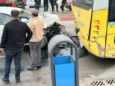 Siirt&rsquo;te otomobil ile otob&uuml;s &ccedil;arpıştı: 2 yaralı
