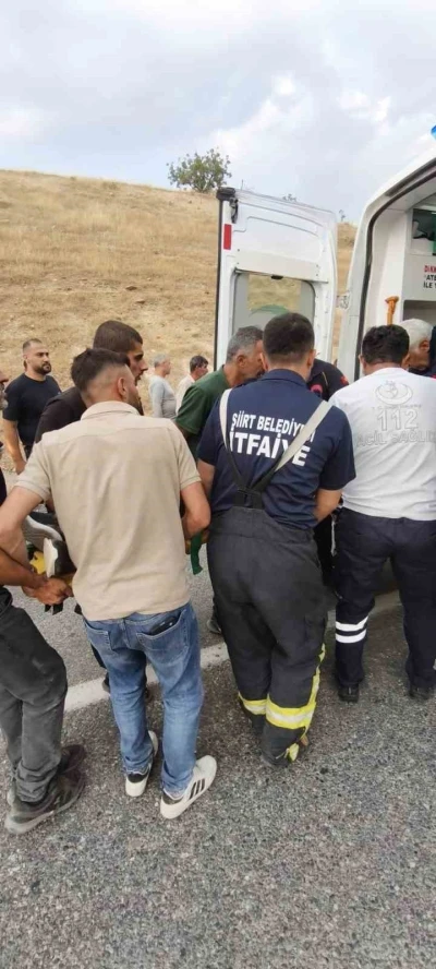 Siirt&rsquo;te otomobil takla attı: 1&rsquo;i ağır 3 yaralı
