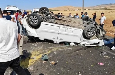 Siirt’te refüje çarparak takla atan araç ters döndü: 6 yaralı
