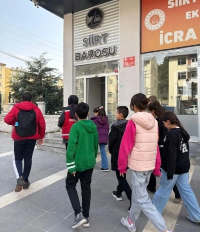 Siirt'te Sevgi Evleri &Ccedil;ocuklarına Avukatlık Mesleği Tanıtıldı