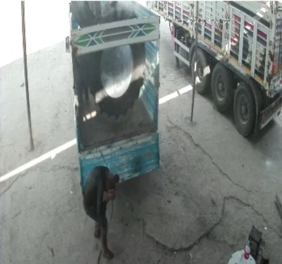 Siirt&rsquo;te şişirilen lastik bomba gibi patladı: 2 yaralı
